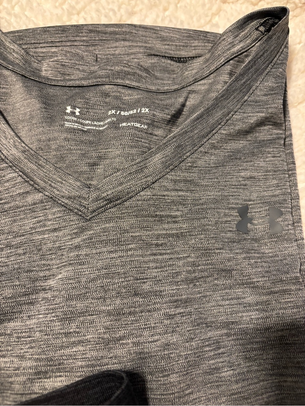 Under Armour Women’s Trio Bundle. 2 short sleeve Tee’s and 1-long sleeve - Picture 4 of 7